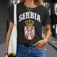 Ama Aerbia Con Emblema De Banderaerbia Envejecida Camiseta unisex Regalos para ella