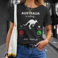 Australia Está Llamando Australia Divertida Camiseta unisex Regalos para ella