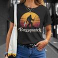 Basssquatch ビッグフット 釣り バス フォレスト シルエット Tシャツ 彼女への贈り物