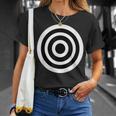 Bullseye ファニーブリティッシュラウンドダーツボード ブルズアイ Tシャツ 彼女への贈り物