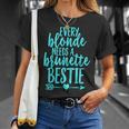 Cada Rubia Necesita Una Morena Mejor Amigo Coincidente Bff Camiseta unisex Regalos para ella