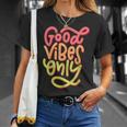Cool GoodibesMotivational Goodibes Only Quotes Tシャツ 彼女への贈り物