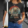 Dad Est 2026 年のパパ 初めての父の日 若いパパ 新しいパパ Tシャツ 彼女への贈り物