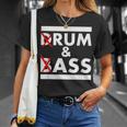 Drum And Bass Rum And Ass Tシャツ 彼女への贈り物