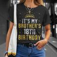 Feliz Es El Cumpleaños Número 18 De Mi Hermano 2007 18 Años Camiseta unisex Regalos para ella