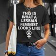 Feminista Lesbiana Es Del Orgullo Gay In Mangas Camiseta unisex Regalos para ella