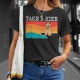 Take A Hike ケアンテリア グラフィック ハイキング Tシャツ 彼女への贈り物