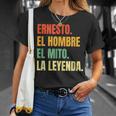 Hombre Nombre Ernesto Cumpleaños Regalo Años Divertido Decoración Camiseta unisex Regalos para ella