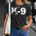 K9 ジャーマンシェパード ロゴデザイン K-9 退役軍人の日 Tシャツ 彼女への贈り物
