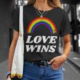 Lgbt フラッグ プライド ポケット レインボー Love Wins パーティー レインボー Tシャツ 彼女への贈り物