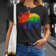 Lgbt 力強い虹色のサイ Rainbow Rhinoceros Graphic Tシャツ 彼女への贈り物