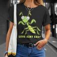 Love Ain't Easy カマキリ ユーモア 昆虫 恋人 ジョーク Tシャツ 彼女への贈り物