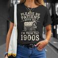 Please Be Patient With Me I'm From The 1900S ユーモア Tシャツ 彼女への贈り物