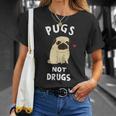 Pugs Not Drugs 犬好きのtシャツペットへの面白いプレゼント Tシャツ 彼女への贈り物