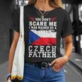 Raised By A Czech Father Father's Day Czech Republic Flag Tシャツ 彼女への贈り物