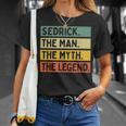 Sedrick The Man The Myth The Legend面白い パーソナライズ 引用 Tシャツ 彼女への贈り物