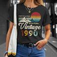 Vintage 1990 Montañas Águila Retro 35 Cumpleaños Camiseta unisex Regalos para ella