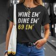 Wine Em Dine Em 69 Em 面白い セックス ジョーク 汚いユーモア Tシャツ 彼女への贈り物