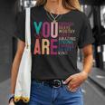 You Are Enough 感動的な引用と断言 Tシャツ 彼女への贈り物