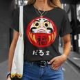 かわいいだるま人形 日本の漢字 かわいいだるま Tシャツ 彼女への贈り物