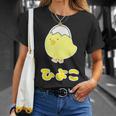 ゆるひよこさん【どうぶつフレンズ】黄色い鳥の雛 卵の殻 面白 動物 イラスト Tシャツ 彼女への贈り物