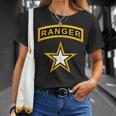 アメリカ合衆国陸軍レンジャータブとスターミリタリー。 Tシャツ 彼女への贈り物