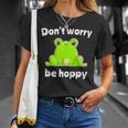 カエルのモチーフ面白いカエルのことわざは私にキスします Frog Motif Frogs Worry Hoppy Tシャツ 彼女への贈り物