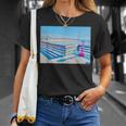 カリフォルニアの桟橋からのカラフルな海の景色 Tシャツ 彼女への贈り物