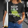 キープ・カームとリースリング・オン・ワイン Tシャツ 彼女への贈り物