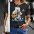 クマがアコースティックギターを弾くクマのギタリスト Tシャツ 彼女への贈り物