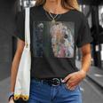 グスタフ・クリムトによる死と生1916 Tシャツ 彼女への贈り物
