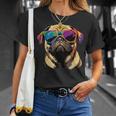 サングラスとパグベージュ犬愛カーリンかわいいパグ Tシャツ 彼女への贈り物