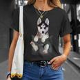 シベリアンハスキー ポケットの子犬 Tシャツ 彼女への贈り物