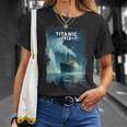 タイタニック号沈没船が1912年に氷山を襲った記念品 Tシャツ 彼女への贈り物
