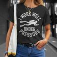 ダイビング I Work Well Under Pressure ダイビング・スポーツ ダイバーの言葉 Tシャツ 彼女への贈り物