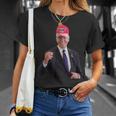バイデンはトランプの帽子をかぶっています 2024 Tシャツ 彼女への贈り物