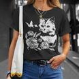 バラと蝶の猫、花柄 Tシャツ 彼女への贈り物