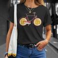 パッションフルーツ 季節 くだもの 自転車 冒険 運動 サイクリスト 散策 果物好き 健康 利点 免疫 ブースト Tシャツ 彼女への贈り物