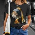 パールイヤリング付き猫 フェルメール Tシャツ 彼女への贈り物