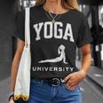 ヨガ 大学 大学 面白い Tシャツ 彼女への贈り物