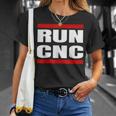 ラン Cnc マシニング メカニック Cnc フライスカッター プログラマー Tシャツ 彼女への贈り物