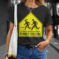 ランナー クロッシング サイン モチベーションを高める 面白い ランニング Tシャツ 彼女への贈り物