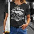 ラーテルはとんでもなく素晴らしい面白い動物だから Tシャツ 彼女への贈り物