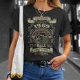 レジェンドは1969年54歳の誕生日のバイカーバイクに生まれました。 Tシャツ 彼女への贈り物