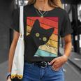 レトロな黒猫、ヴィンテージスタイルの黒猫。 Tシャツ 彼女への贈り物