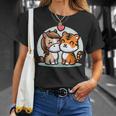 ローの馬と虎を抱きしめる Cuddling Horse And Tiger In Love Tシャツ 彼女への贈り物