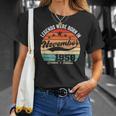ヴィンテージ66歳の誕生日レジェンドは1958年11月に誕生しました。 Tシャツ 彼女への贈り物