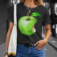 噛まれた青リンゴのイラスト Tシャツ 彼女への贈り物