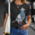 新聞帽子をかぶった鳩 Tシャツ 彼女への贈り物