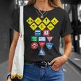 日本の道路標識、日本の交通警告シンボルグラフィック。 Tシャツ 彼女への贈り物